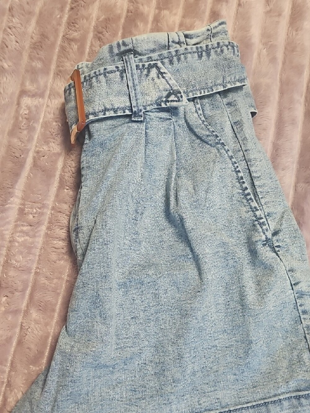 High-Waist Light Blue Denim Shorts with Belt - Picture 4 of 4